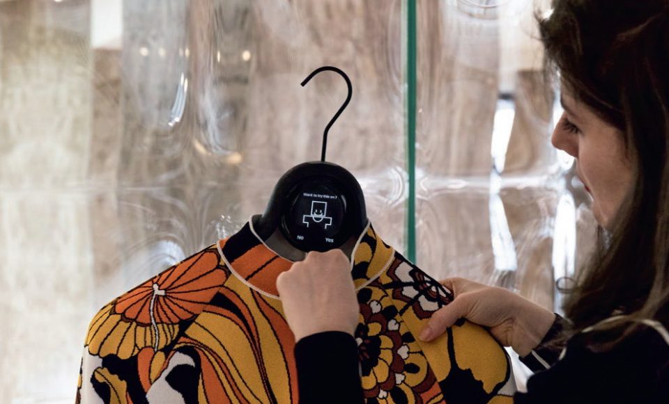 Avec l’application “Personnal Stylist 2.0”, le groupe Galeries Lafayette s’essaie au personal shopper virtuel. Photos DR