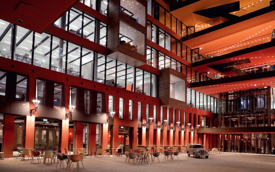 La Piazza, c’est la place de village, pensée pour faire converger les équipes. Photos DR
